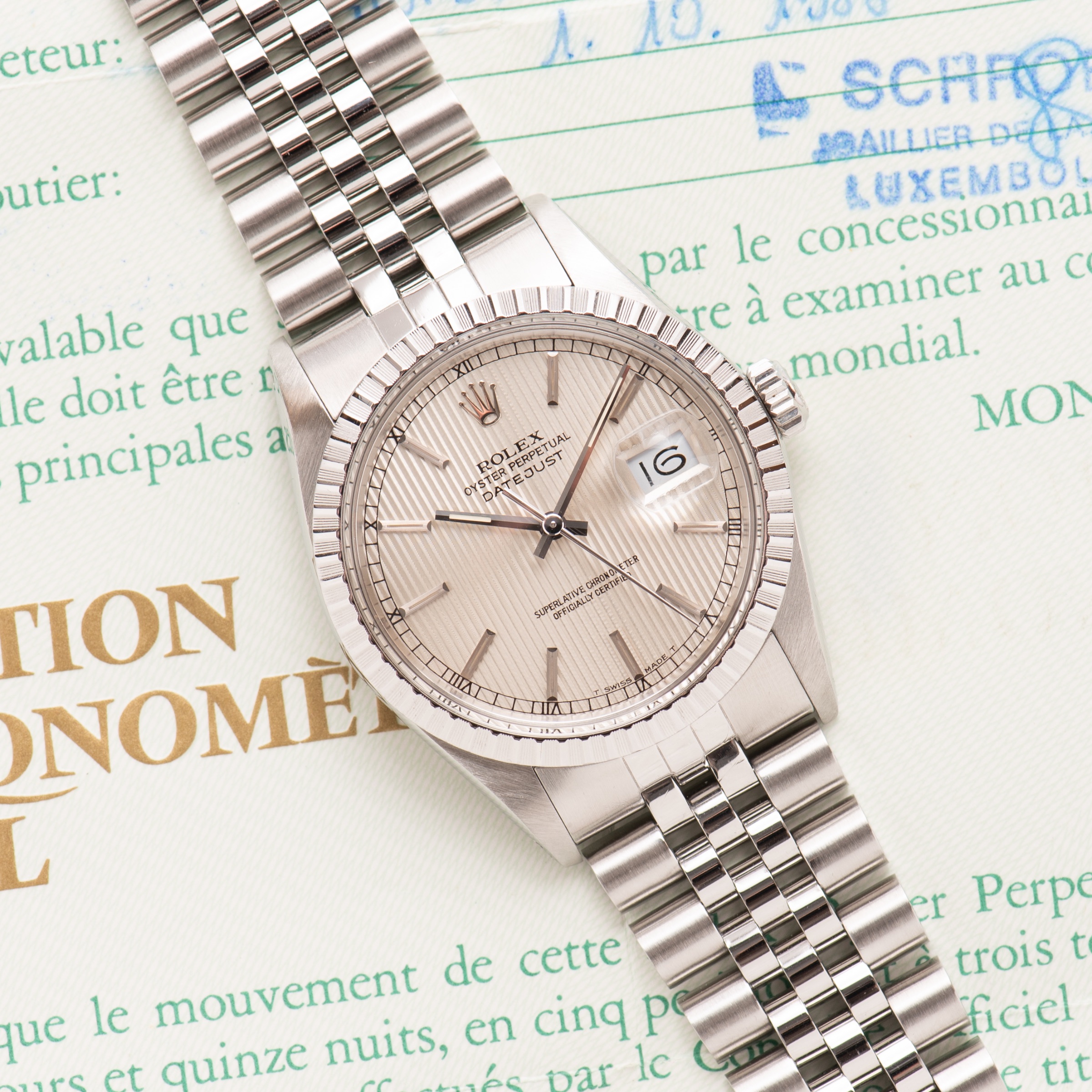 Zicht op Rolex Oyster Perpetual Datejust — zilveren tapisseriewijzerplaat — Ref. 16030 — 1988